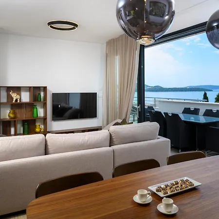Brand New Lux Apartment G & L With Hot Tub Lägenhet Trogir