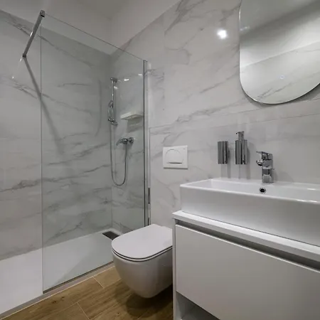 Brand New Lux Apartment G & L With Hot Tub Lägenhet