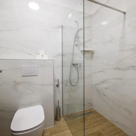 Brand New Lux Apartment G & L With Hot Tub Lägenhet *